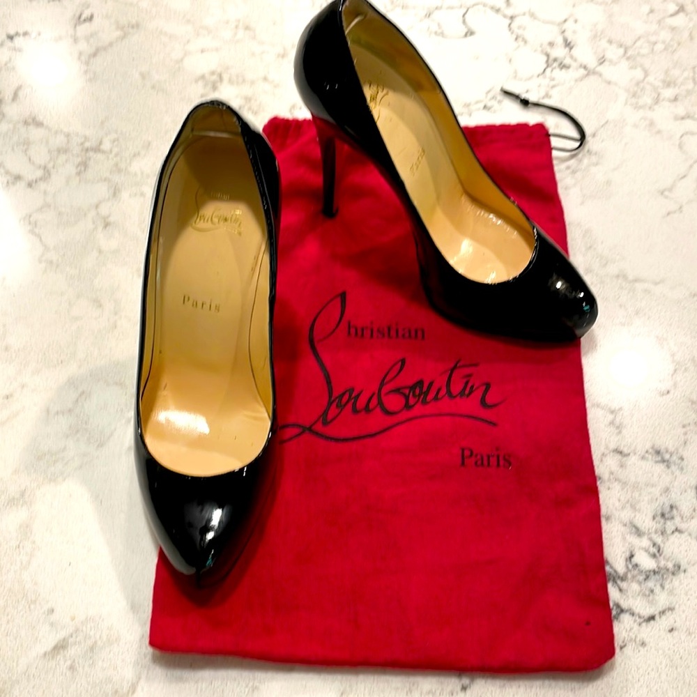 *Make offers* black patent Louboutins EXCELLENT CONDITION with dust bag!